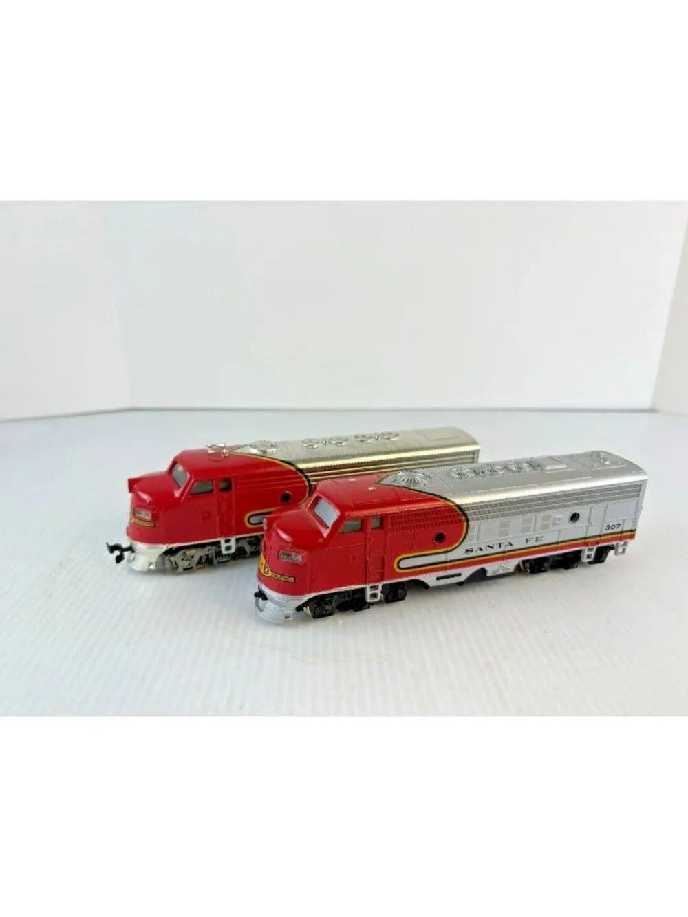 2 Vtg Bachmann HO Santa Fe #307 Diesel Locomotives, Warbonnet, Variants, Working